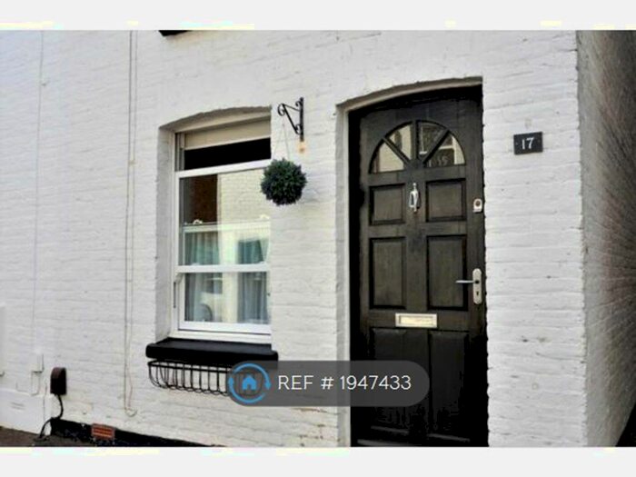 2 Bedroom End Of Terrace House To Rent In Alpha Road, Crawley, RH11