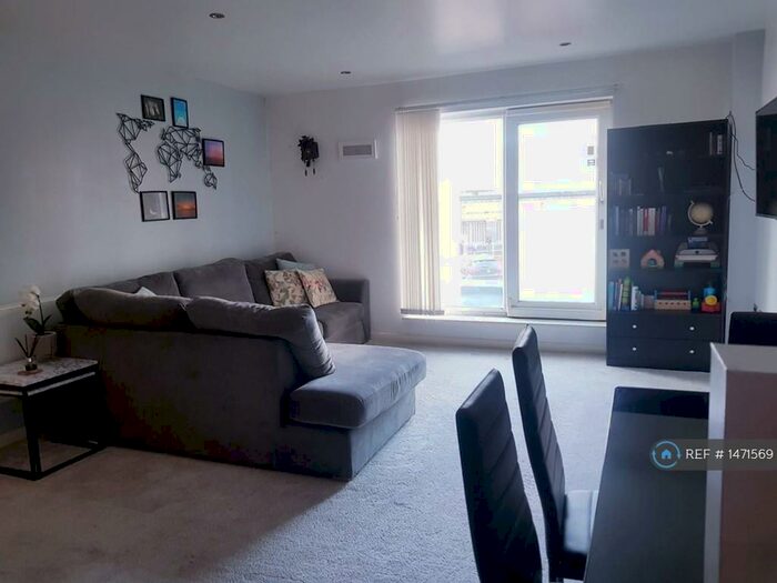 2 Bedroom Flat To Rent In X Q Building, Salford, M5