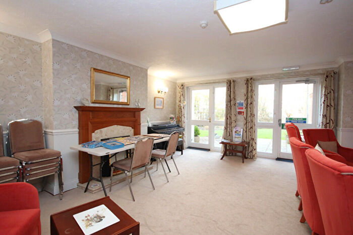 2 Bedroom Flat For Sale In Danestream Court, Milford On Sea, SO41