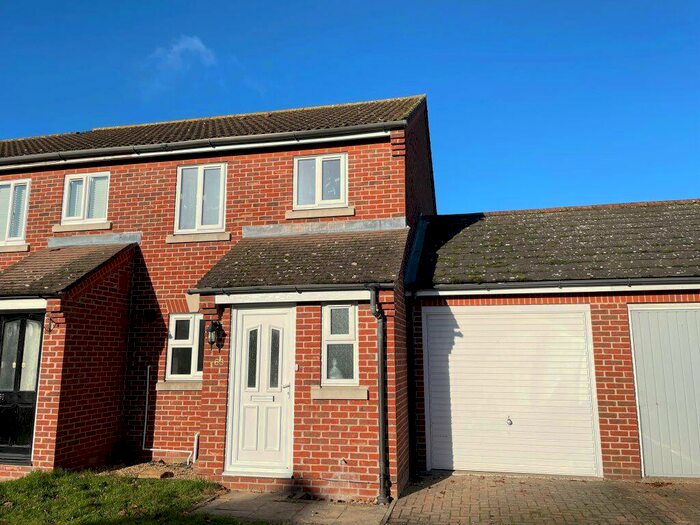 2 Bedroom House To Rent In Myland, CO4