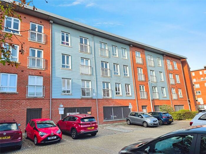 2 Bedroom Apartment For Sale In Avenel Way, Poole, BH15
