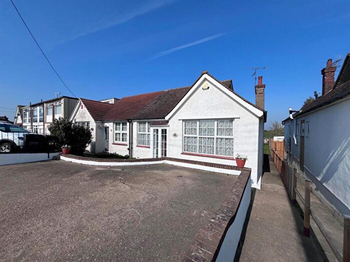 3 Bedroom Bungalow For Sale In Gravesend Road, Shorne, DA12