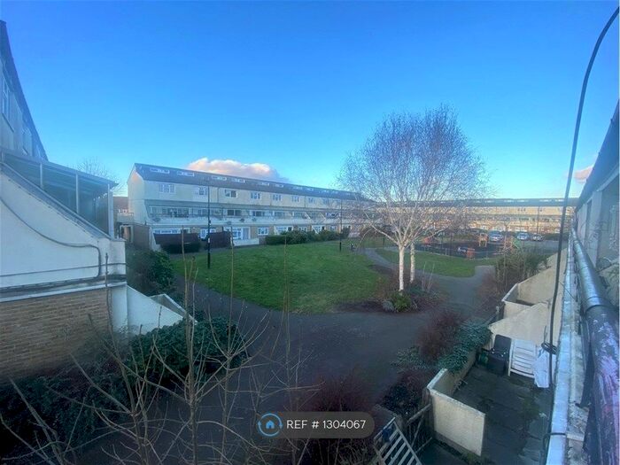 1 Bedroom Flat To Rent In Renown Close, Croydon CR0