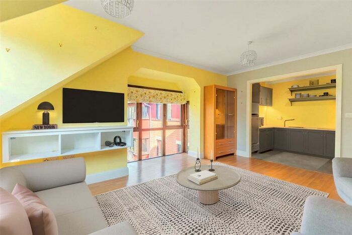 1 Bedroom Apartment To Rent In Woolf Drive, Wokingham, Berkshire, RG40