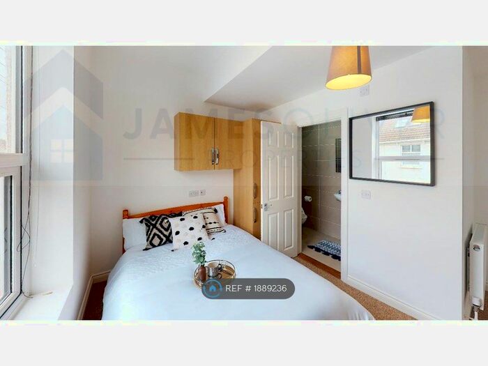 7 Bedroom Terraced House To Rent In Hudson Road, Southsea, PO5