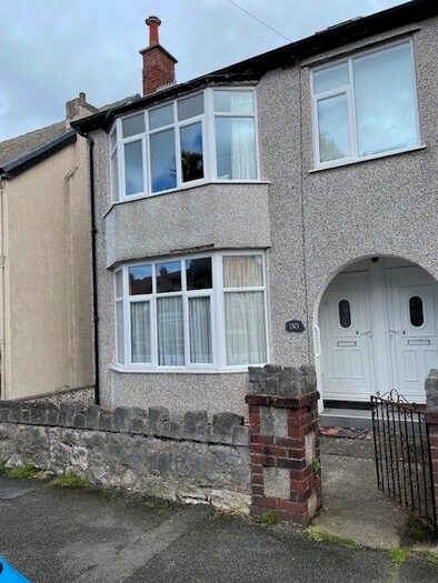 2 Bedroom Maisonette To Rent In Everard Road, Colwyn Bay, LL28
