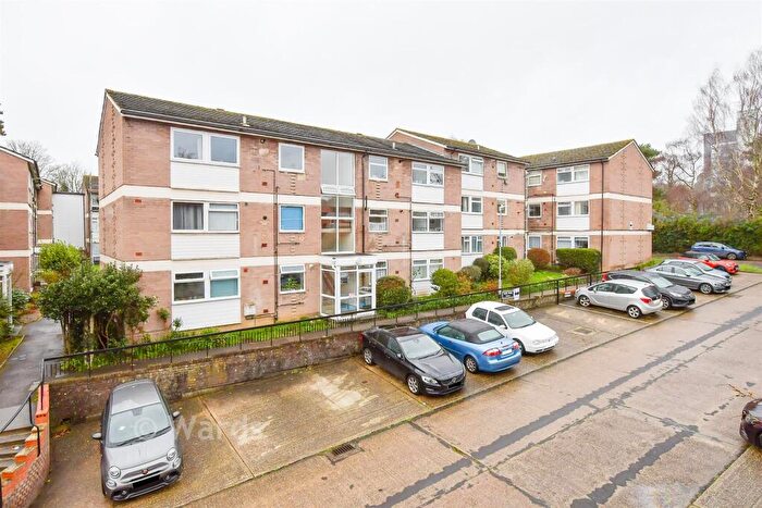 2 Bedroom Apartment For Sale In Tonbridge Road, Maidstone, Kent, ME16