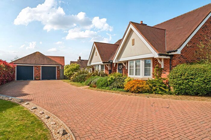 3 Bedroom Detached Bungalow For Sale In Worcester Drive, Cranleigh, GU6
