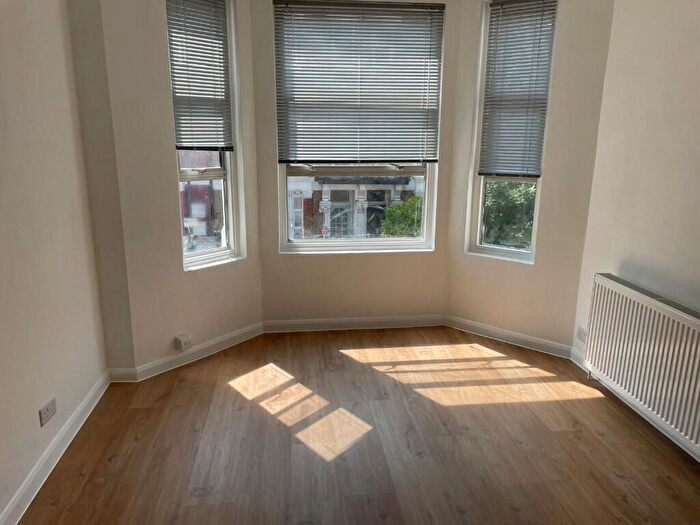 2 Bedroom Flat To Rent In Glengall Road, London, NW6