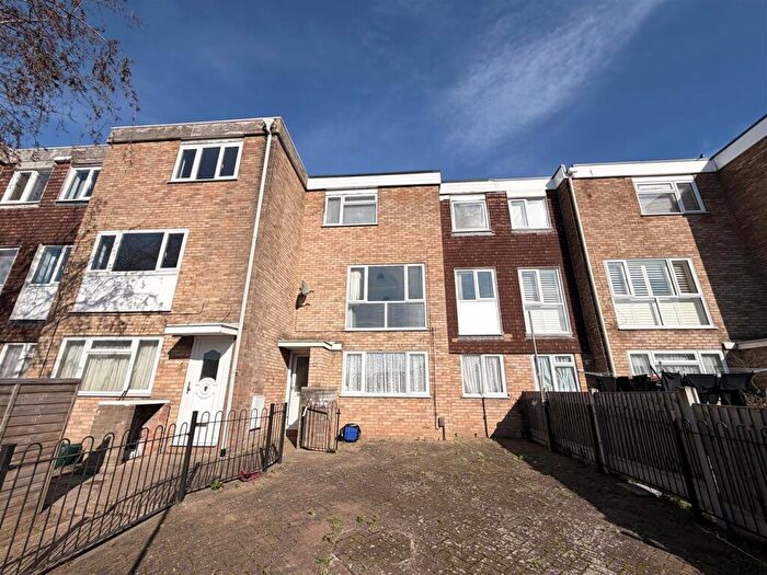 2 Bedroom Flat For Sale In Purcell Close, Stanford-Le-Hope, SS17