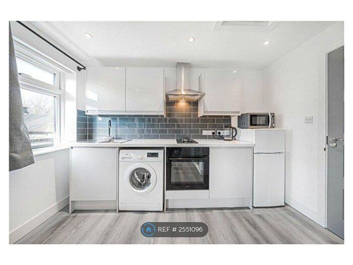 Studio To Rent In London, London, SE5