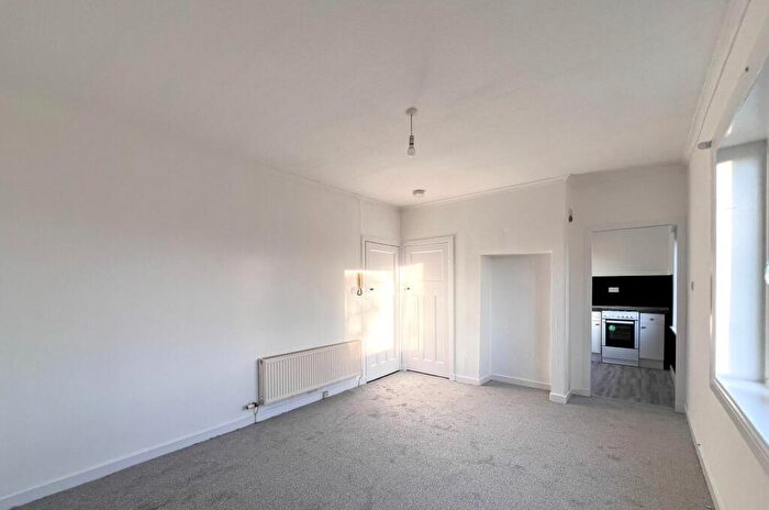 2 Bedroom Flat To Rent In Crewe Crescent, Edinburgh, EH5