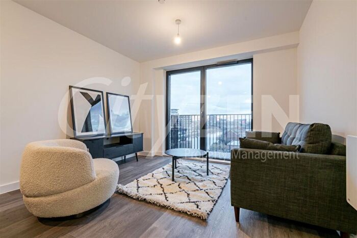 2 Bedroom Flat To Rent In Berkeley Square, - Ordsall Lane, M5