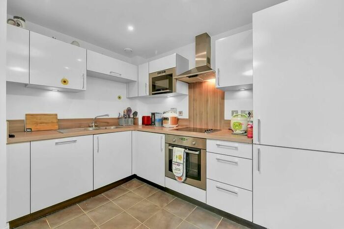 2 Bedroom Flat To Rent In Surrey Quays Road, London, SE16