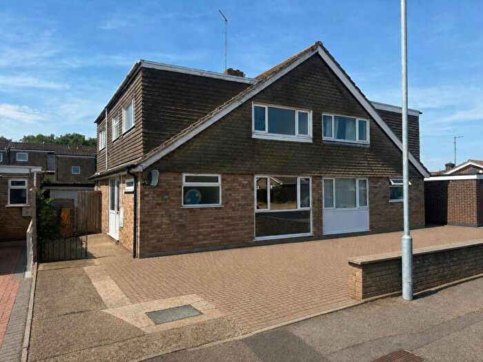 4 Bedroom Semi-Detached House For Sale In Reynard Way, Kingsthorpe, Northampton, NN2