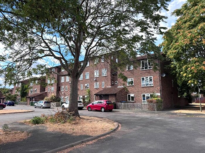2 Bedroom Apartment For Sale In Cheriton Court, Walton-On-Thames, Surrey, KT12