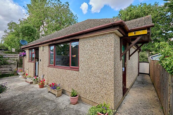 1 Bedroom Detached Bungalow For Sale In Moor Avenue, Witney, OX28