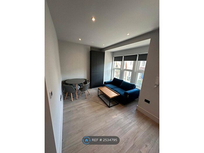 3 Bedroom Maisonette To Rent In Hemberton Road, London, SW9