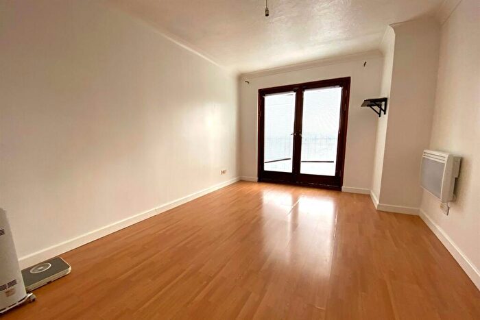 4 Bedroom Town House To Rent In Butlers Walk, BS5