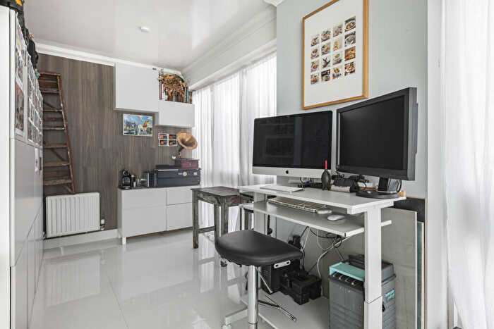 1 Bedroom Apartment For Sale In Cheshire Street, London, E2