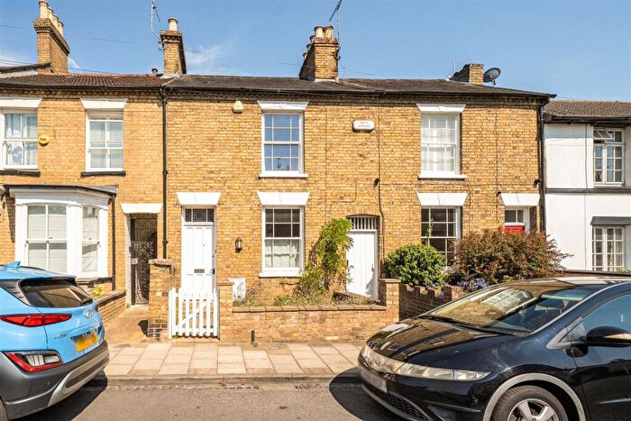3 Bedroom House For Sale In The Grove, Bedford, MK40