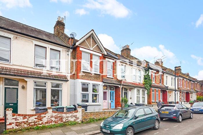 3 Bedroom Flat For Sale In St. John's Road, London, N15