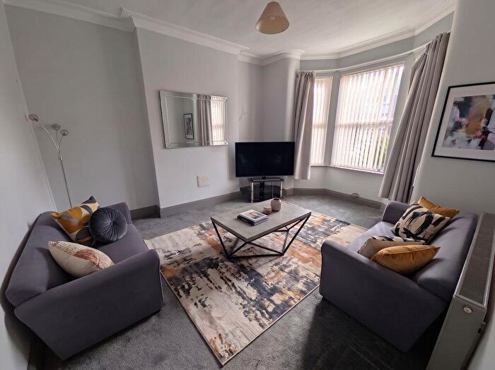 4 Bedroom Semi-Detached House To Rent In Trafalgar Road, M6