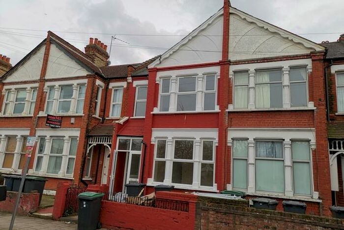 2 Bedroom Flat To Rent In Frome Road, Wood Green, N22