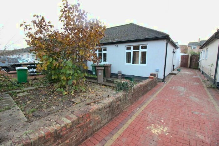 3 Bedroom Semi-Detached Bungalow To Rent In Trafalgar Avenue, Worcester Park, Surrey, KT4
