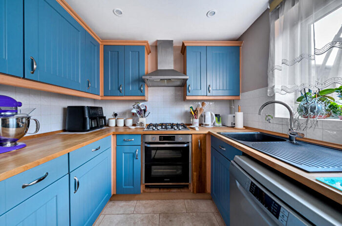 3 Bedroom Terraced House For Sale In The Oaks, Newbury, Berkshire, RG14