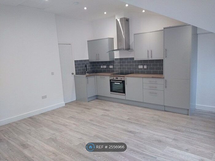 1 Bedroom Flat To Rent In North Street, Leatherhead, KT22