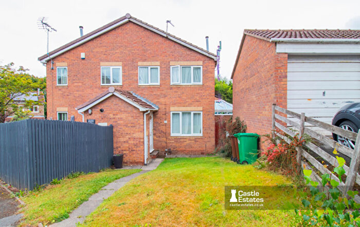 2 Bedroom Semi-Detached House For Sale In Gunn Close, Nottingham, NG6