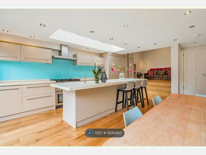 5 Bedroom Detached House To Rent In St Julians Farm Road, London, SE27