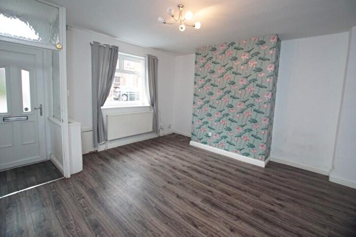 2 Bedroom Terraced House To Rent In **Parking** Breeze Hill Rd, Oldham, OL4