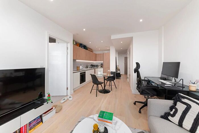 1 Bedroom Flat For Sale In Clarendon Road, Watford, WD17