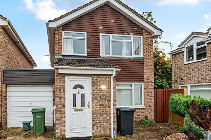 3 Bedroom Link Detached House To Rent In Windrush Way, Abingdon, OX14