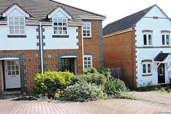 2 Bedroom Town House To Rent In Wheelers Park, High Wycombe, HP13