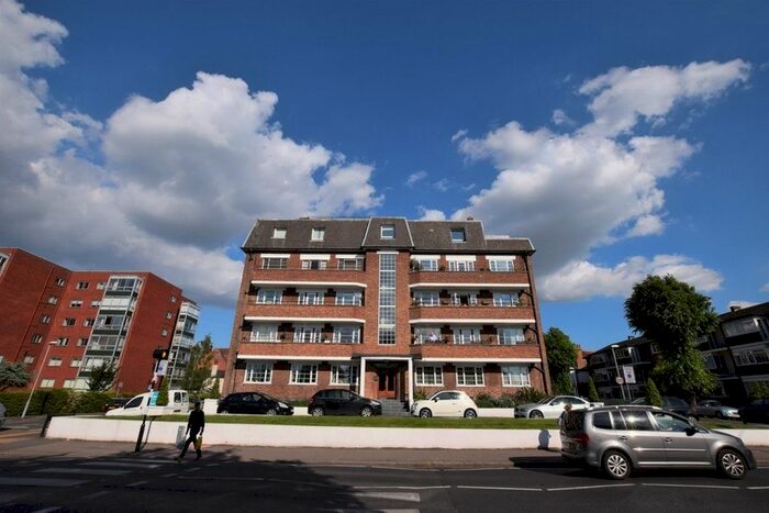 3 Bedroom Flat To Rent In Portsmouth Road, Surbiton, KT6