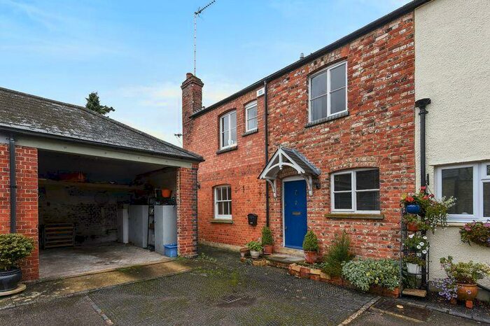 2 Bedroom End Of Terrace House To Rent In Wayside Cottages, Fringford Lodge, Bicester, OX27