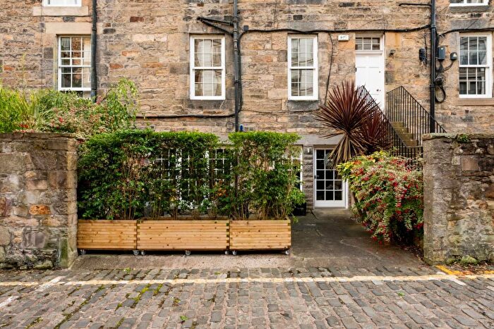 3 Bedroom Apartment For Sale In Cumberland Street North West Lane, New Town, Edinburgh, Midlothian, EH3