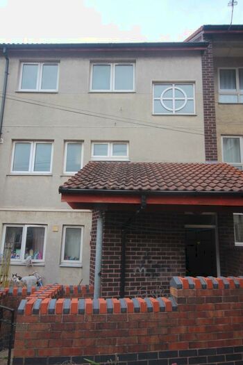 3 Bedroom Flat To Rent In Oxton Way, Leeds, LS9