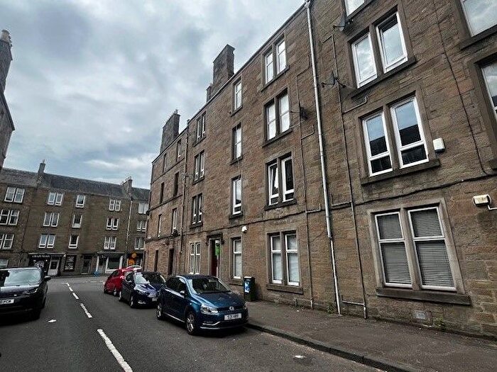 2 Bedroom Flat To Rent In Smith Street, Stobswell, Dundee, DD3