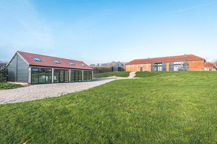 5 Bedroom Barn Conversion To Rent In Church Road, Whinburgh, NR19