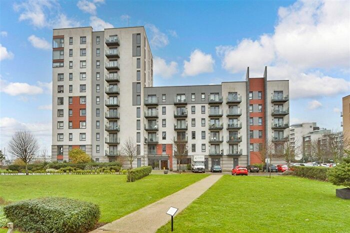 2 Bedroom Flat For Sale In Pearl Lane, Gillingham, Kent, ME7