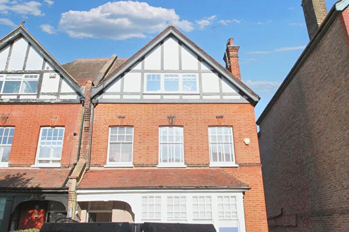 3 Bedroom Maisonette To Rent In High Road, Woodford Green, IG8