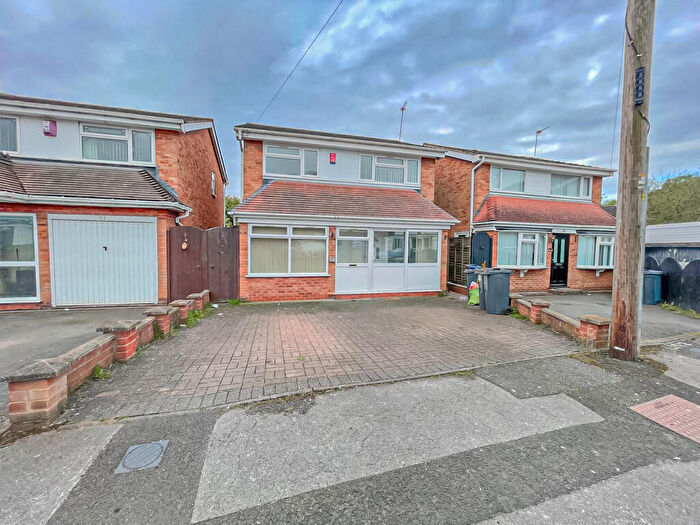 3 Bedroom Semi-Detached House To Rent In Greenway, Handsworth Wood, B20