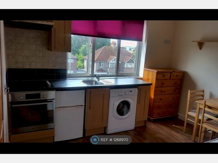 Studio To Rent In Whitchurch Lane, Edgware HA8