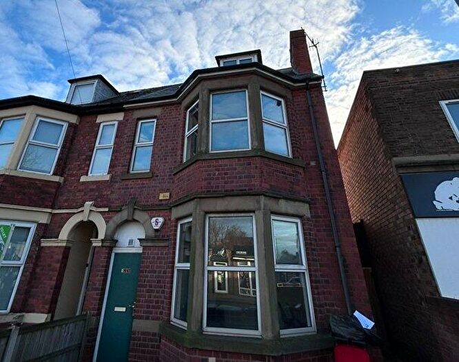 5 Bedroom House To Rent In Queens Road, Beeston, Nottingham, Nottinghamshire, NG9