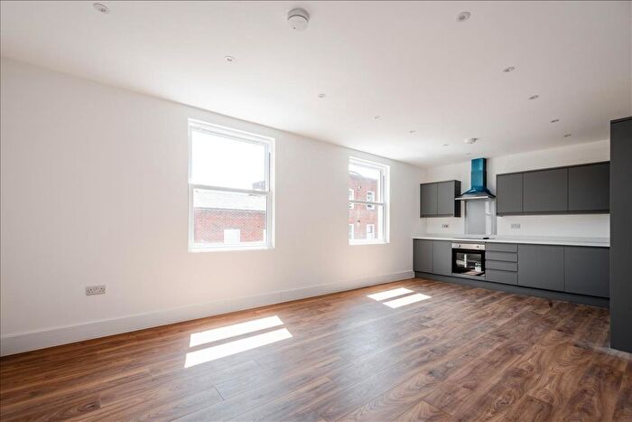 2 Bedroom Flat To Rent In Clarence Place, Lower Clapton, London, E5