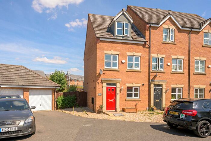 3 Bedroom Town House For Sale In Morse Way, Desborough, Kettering, NN14